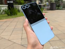 Unboxing Samsung Galaxy Z Flip 6 yang Desainnya Makin Bold