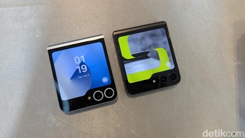 Dalam keadaan tertutup, Galaxy Z Flip 6 dan Galaxy Z Flip 5 sekilas terlihat memiliki desain yang sama. Foto: Virgina Maulita Putri/detikINET
