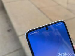 Unboxing Samsung Galaxy Z Flip 6 yang Desainnya Makin Bold