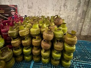 Polda Bali Tangkap Pengoplos LPG Subsidi di Denpasar, Ratusan Tabung Disita