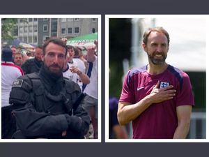 Mirip Southgate Banget, Polisi di Dortmund Jadi Korban Suporter Inggris