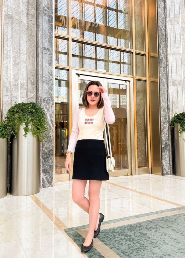 Dengan tubuh langsing dan gaya stylish, penampilan baru Shandy Aulia dipuji bak ABG. ABG, komentar salah seorang netizen. canciii nya kaya anak gadis, tambah netizen lain. Foto: Instagram/@shandyaulia