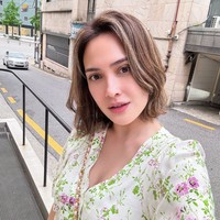 Shandy Aulia membagikan penampilan terbarunya dengan gaya rambut berbeda. Ibu satu orang anak itu kini memilih tampil dengan rambut pendek bob seleher. Foto: Instagram/@shandyaulia