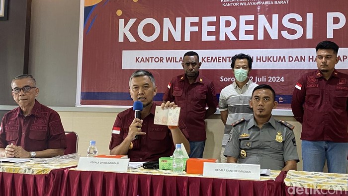 Warga negara China berinisial LK ditangkap pihak Imigrasi gegara menjadi pebisnis menggunakan visa kunjungan di Kota Sorong, Papua Barat Daya.