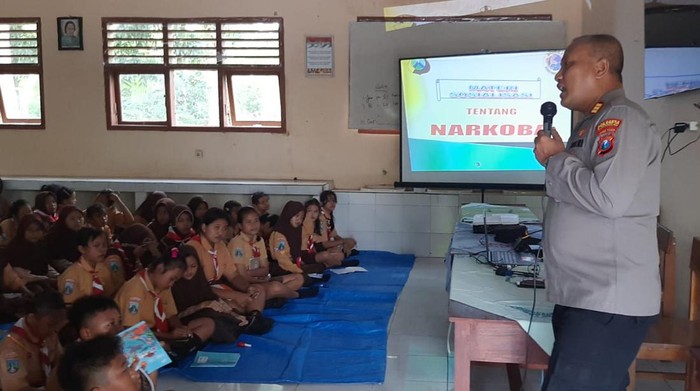 Sosialisasi bahaya narkoba ke siswa di Banyuwangi
