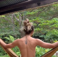 Penampilannya kerap dianggap vulgar, namun Sinn ingin meluruskan pandangan orang lain tentang nudisme. Sinn berpendapat bahwa tubuh telanjang seharusnya tidak hanya dilihat sebagai objek seksual. Foto: dok. Instagram @stephinspace2