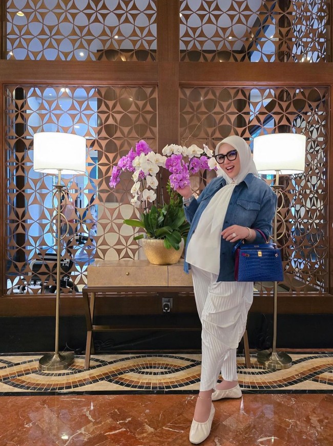  Sudah memasuki trimester ketiga, Syahrini diperkirakan akan melahirkan anak pertamanya dengan Reino di bulan Agustus. Diketahui Syahrini sendiri hamil setelah 5 tahun menikah dengan Reino Barack. Foto: Instagram/@princessyahrini