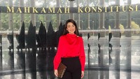 Tsania Marwa, aktris cantik ini tengah memperjuangkan hak asuh kedua anaknya dari sang mantan suami, Atalarik Syah. Diketahui bahwa dirinya sudah 7 tahun tak bersama anak-anaknya. Foto: Instagram @tsaniamarwa54