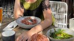 Tsania Marwa Bagikan Momen Serunya Makan di Restoran