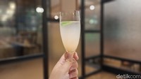 Oh ya, selain menu makanannya para tamu juga bisa memesan cocktail maupun mocktail. Racikannya unik ada yang menggunakan tabasco hingga rempah-rempah dengan aroma menenangkan. Foto: detikcom/Diah Afrilian
