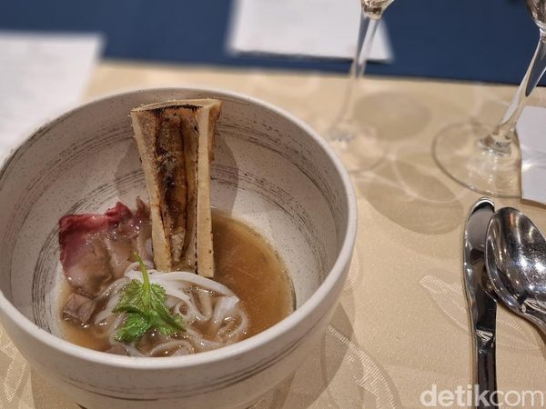Banh Mi Foie Gras hingga Pho Topping Sumsum Nikmat Ada di Sini