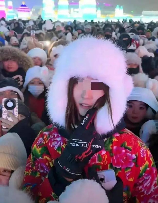 Xiao Mai sempat menjadi bintang basket di sekolah dan membantu tim meraih kemenangan di berbagai kejuaraan. Sebenarnya banyak tim basket profesional yang mencoba merekrutnya tapi Xiao mai menolak karena ingin fokus belajar saja sebelum ia akhirnya mengalami cedera di kelas 10 dan berhenti bermain. Foto: TikTok/Internet