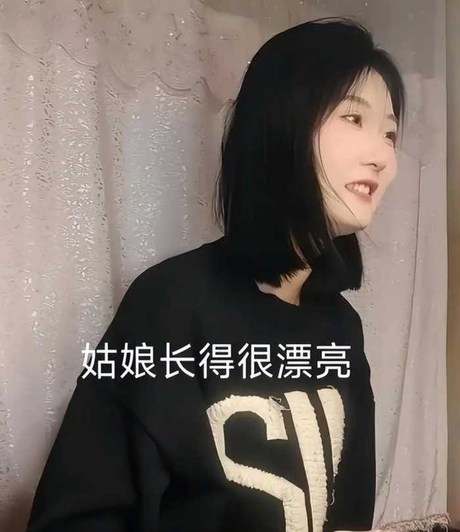 Ibu Xiao Mai lalu mulai merekam penampilan dan kegiatan sehari-hari putrinya dengan harapan dilihat pria yang tertarik dengannya. Foto: TikTok/Internet