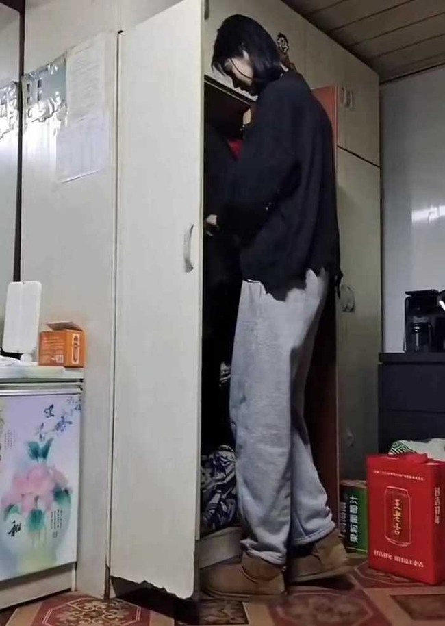 Wanita 25 tahun tersebut aktif mengunggah video sejak beberapa bulan lalu karena didorong oleh ibunya. Ketika itu, sang ibu melihat potongan video viral dari gadis di Shanghai yang melamar pacarnya dan terinspirasi untuk melakukan hal serupa agar cepat dapat menantu.  Foto: TikTok/Internet