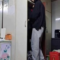 Wanita 25 tahun tersebut aktif mengunggah video sejak beberapa bulan lalu karena didorong oleh ibunya. Ketika itu, sang ibu melihat potongan video viral dari gadis di Shanghai yang melamar pacarnya dan terinspirasi untuk melakukan hal serupa agar cepat dapat menantu.  Foto: TikTok/Internet