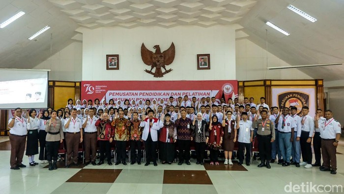 Sebanyak 76 calon Paskibraka mengenalkan diri mereka satu per satu. Mereka siap menjalani pelatihan upacara bendera di IKN.