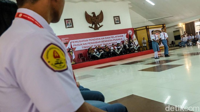 Sebanyak 76 calon Paskibraka mengenalkan diri mereka satu per satu. Mereka siap menjalani pelatihan upacara bendera di IKN.