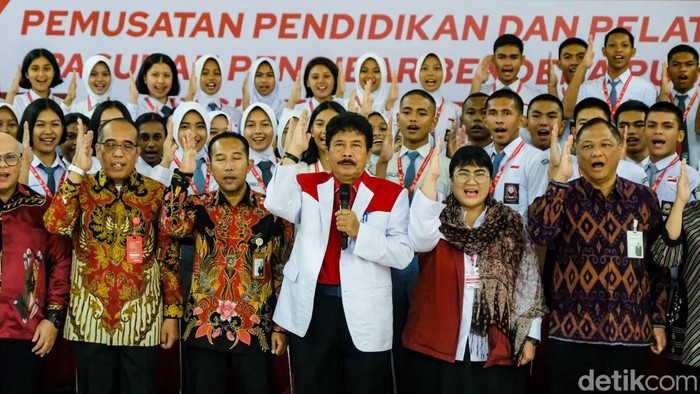 Sebanyak 76 calon Paskibraka mengenalkan diri mereka satu per satu. Mereka siap menjalani pelatihan upacara bendera di IKN.