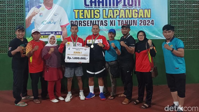 Atlet Kabupaten Cirebon meraih medali dalam kegiatan Porsenitas