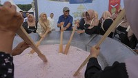 Pencatatan rekor MURI memasak bubur asyura dengan belanga terbesar ukuran 2,6 meter x 2,6 meter tersebut merupakan rangkaian kegiatan Sambot Muharram Raya yang digelar Bank Indonesia Aceh dengan melibatkan masyarakat, sebagai upaya melestarikan tradisi yang dilakukan setiap menyambut bulan Muharram. 