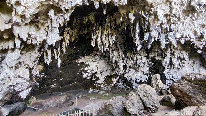 Goa Braholo di Gunungkidul memiliki jejak peninggalan prasejarah. Foto diunggah Sabtu (13/7/2024).