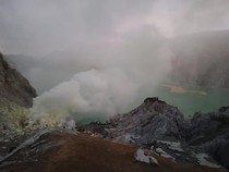 Puluhan Wisatawan Gigit Jari Gagal Mendaki Saat Status Gunung Ijen Waspada