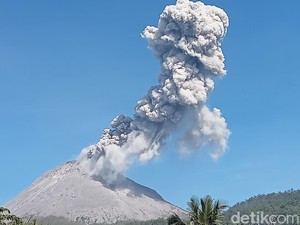 Daftar Gunung Berapi Aktif di NTT Beserta Statusnya Saat Ini
