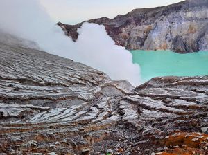 Dibuka Mulai Hari Ini, Wisatawan Bisa Nikmati Lagi Indahnya Kawah Ijen
