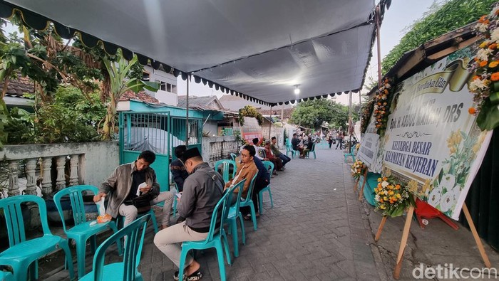 keluarga ketua yayasan sd darul falah surabaya