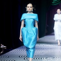 Fashion show koleksi busana Sebastian Gunawan bertajuk Oru Kami digelar dalam rangkaian Mulia in Fashion bertempat di Ballroom Hotel Mulia Jakarta, Rabu [10/7/2024]. Foto: Mohammad Abduh/detikcom.