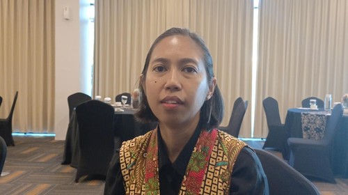 Komisioner KPU Kabupaten Kupang, NTT, Inestha Louk, ketika diwawancarai detikBali di Kupang. (Simon Selly/detikBali)