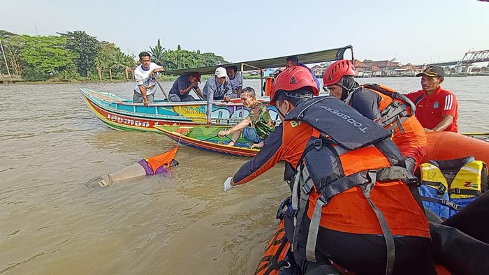 Korban tenggelam yang jatuh di Jembatan Ogan I ditemukan tewas mengapung di Sungai Ogan