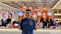 Adalah Little Red Dot, sebuah restoran yang menawarkan makanan autentik Singapura. Salah satu yang jadi signature adalah menu mee poknya. Foto: detikcom/Riska Fitria