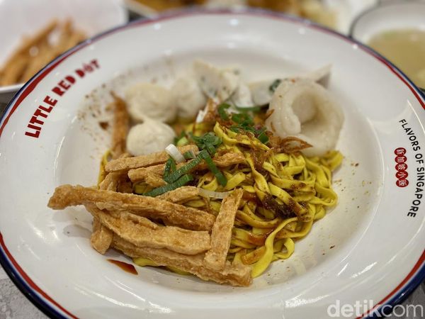Huahh! Tersambar Pedasnya Mee Pok buatan Chef Singapura