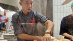Huahh! Tersambar Pedasnya Mee Pok buatan Chef Singapura