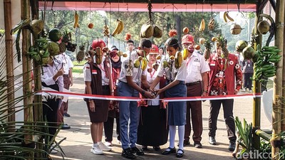 Momen 76 Calon Paskibraka Jalani Tantingan di Cibubur
