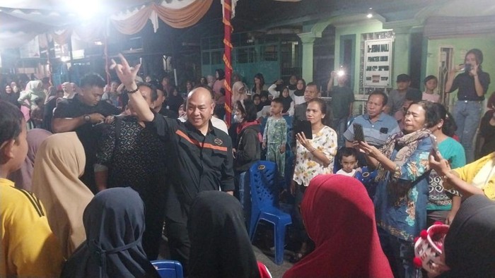 Nikson Nababan saat menghadiri acara di Padangsidimpuan. (Istimewa)