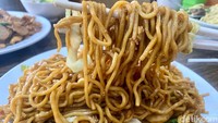 Menurut Koh Senjaya, makanan yang dibawa pulang pasti porsinya lebih banyak ketimbang makan di tempat. Tujuannya agar bisa dinikmati keluarga. Foto: detikFood