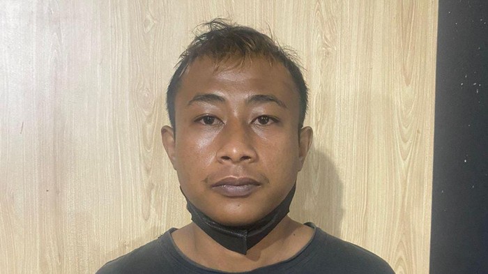 Nurohmad alias Tompel, suami penyiram air keras istri dan anaknya di Kediri usai ditangkap