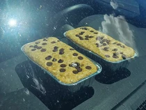 Panggang Banana Bread dalam Mobil Bersuhu 99 C, Ini Hasilnya!