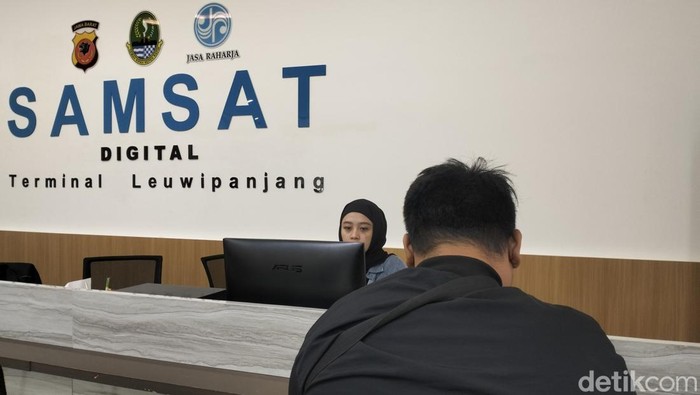 Pembayaran pajak di Samsat Digital Leuwipanjang