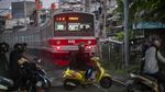 Perlintasan Sebidang Kereta Api di Roxy Bakal Ditutup