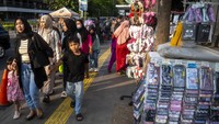 Sejumlah pedagang kaki lima (PKL) setempat meminta kepada Pemprov DKI Jakarta untuk dibuatkan lebih banyak titik lokasi tempat berjualan agar di kawasan Kota Tua, Jakarta agar lebih dekat calon pembeli. 