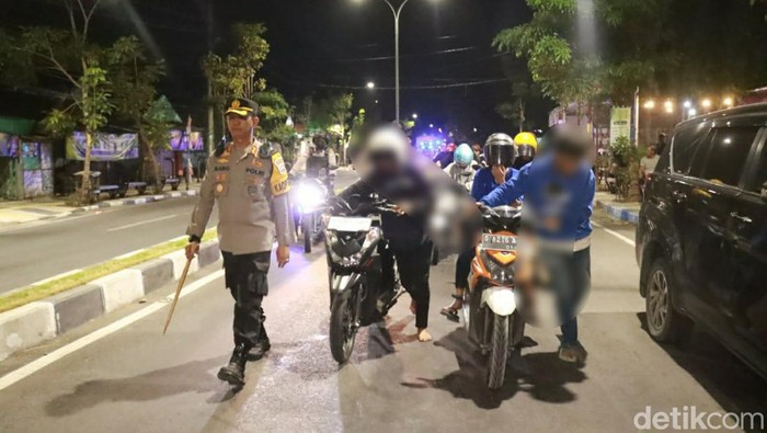 Polisi Bojonegoro tilang ratusan pesilat penggembira saat Suroan Agung