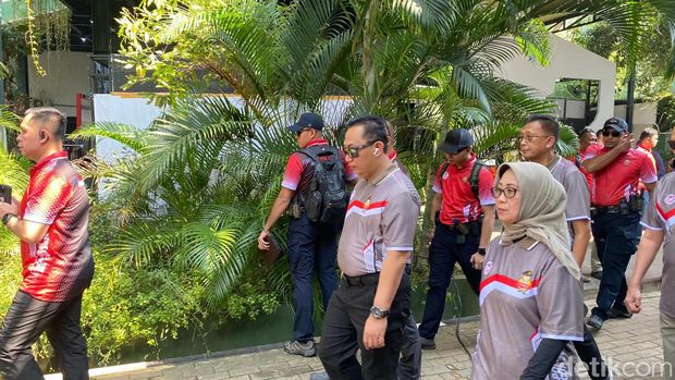 Polri menggelar lomba menembak bertajuk 'Kapolri Cup 2024' di Lapangan Tembak Senayan. Acara dibuka Kapolri Jenderal Listyo Sigit Prabowo dengan aksi menembak. (Rumondang N/detikcom)