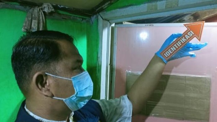 Pria ditemukan tewas gantung diri di kamar mandi kontrakan.