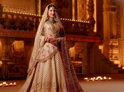 9 Potret Megah Busana Pengantin Radhika Merchant, Menantu Orang Terkaya Asia