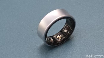 Galaxy Ring mendukung kesehatan jantung dengan Heart Rate Alert, memberi tahu pengguna tentang detak jantung abnormal secara real-time melalui aplikasi Samsung Health.