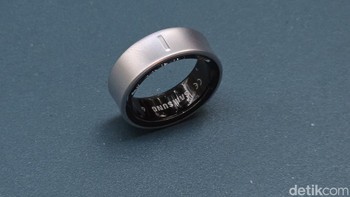 Selain itu, fitur Auto Workout Detection untuk pelacakan otomatis berjalan dan berlari, Inactive Alert untuk pengingat kebugaran harian, kontrol gerakan untuk fungsi seperti mengambil foto atau menutup alarm, dan fitur Find My Ring untuk menemukan cincin menggunakan smartphone Galaxy.