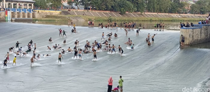 Suasana di Bendung Pleret Banjir Kanal Barat Semarang, Sabtu (13/7/2024).